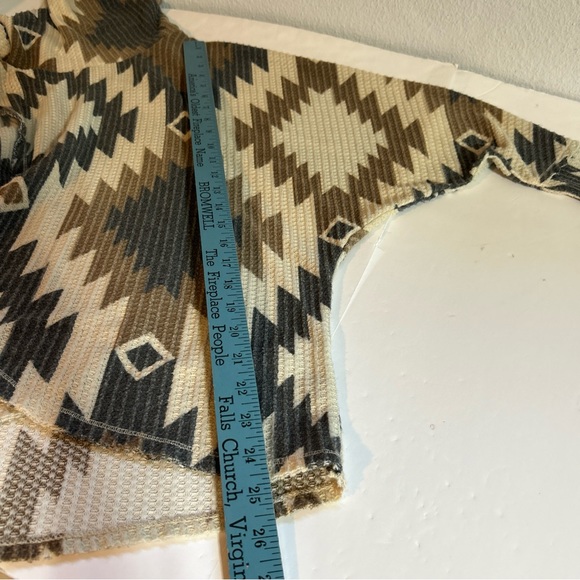 LuLaRoe Aztec Pattern Sweater Size Small - Picture 9 of 9